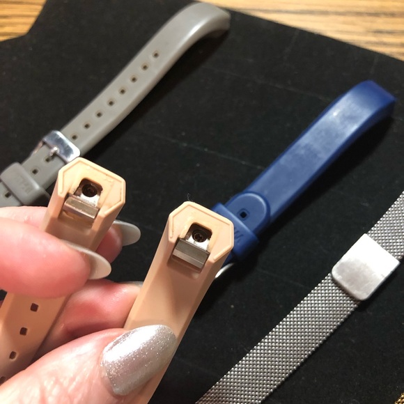 FINAL SALE- LEAVING CLOSET-NO FURTHER DISCOUNTS - Picture 4 of 6